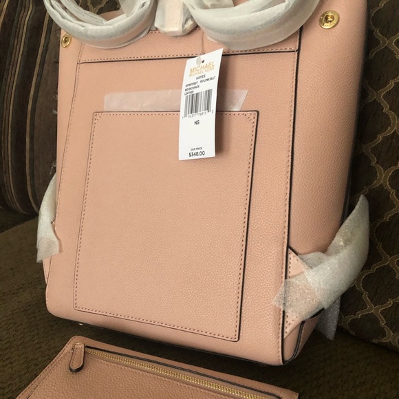 Michael Kors Hayes Backpack and Wallet set - Picture 2 of 8